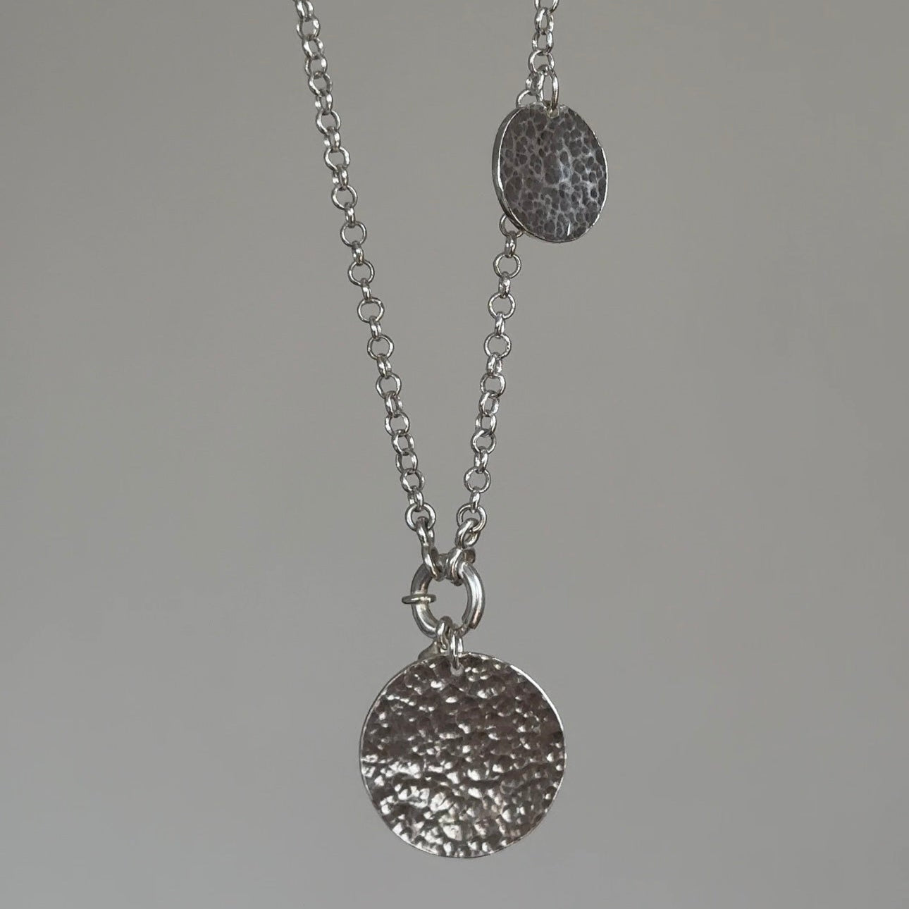Collar + colgantes martillados