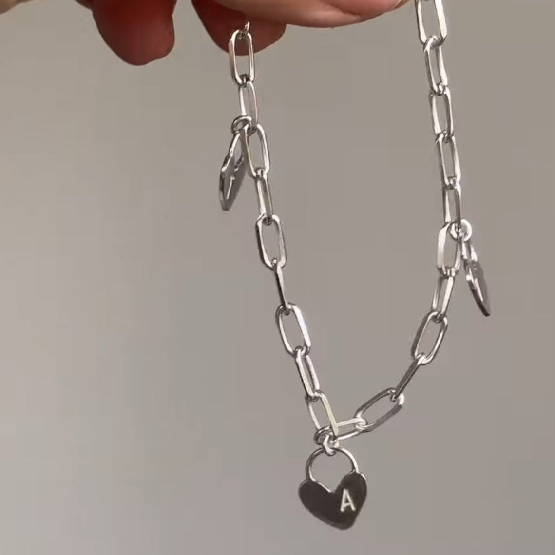 Pulsera eslabón + 3 iniciales corazón